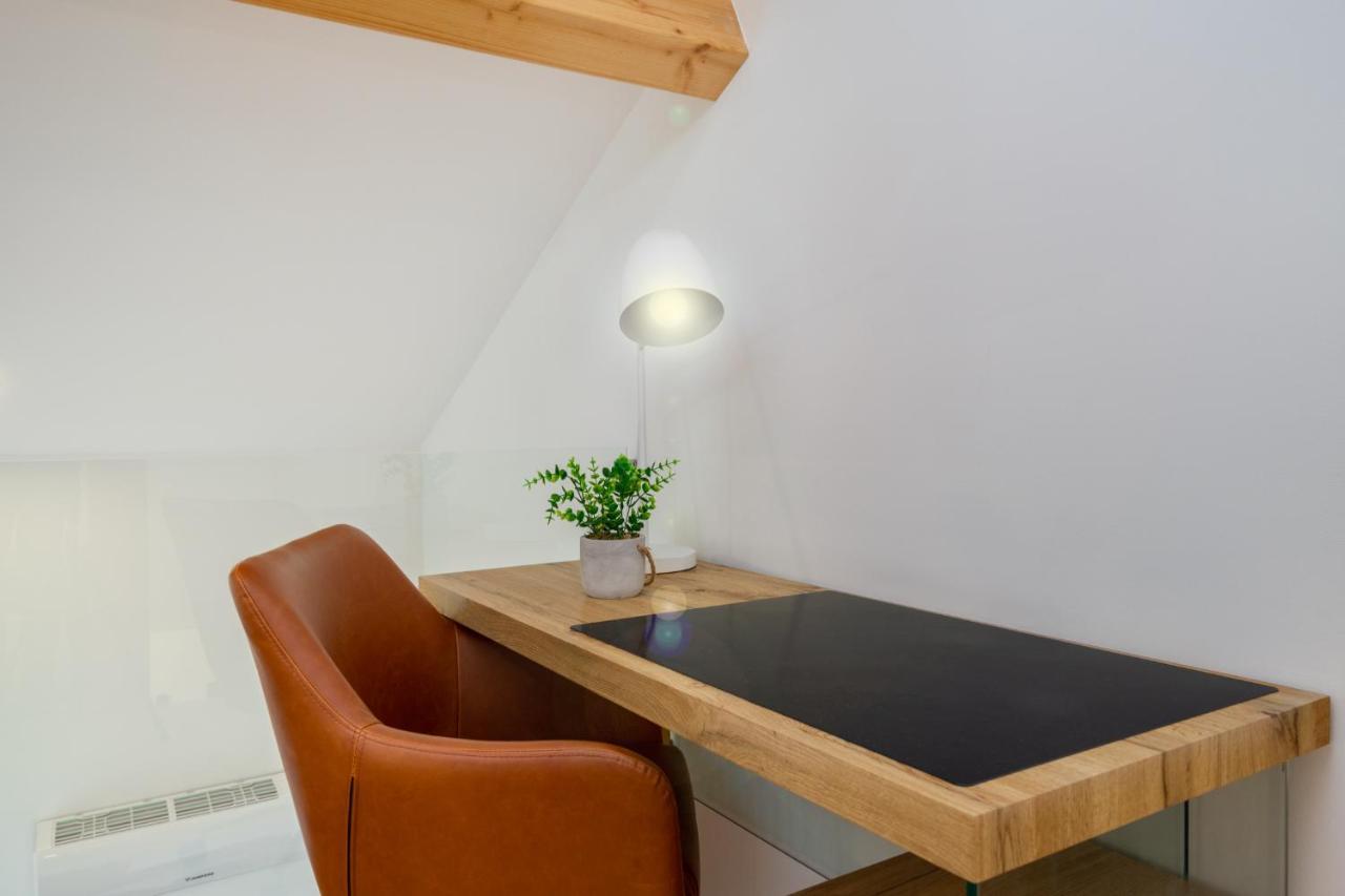 Whome Riverside View Premium Apartment W/ Ac & Terrace Porto Eksteriør bilde